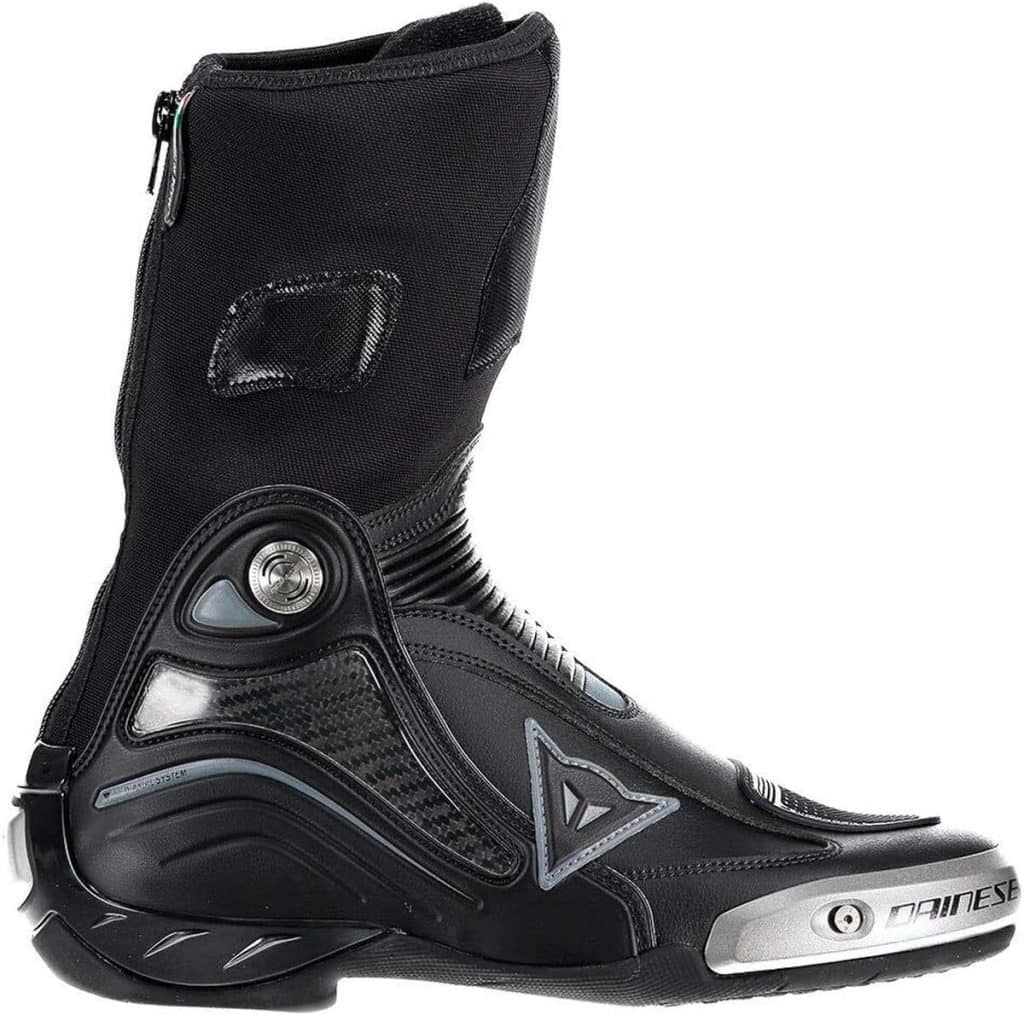 Test des bottes de moto Dainese Axial D1