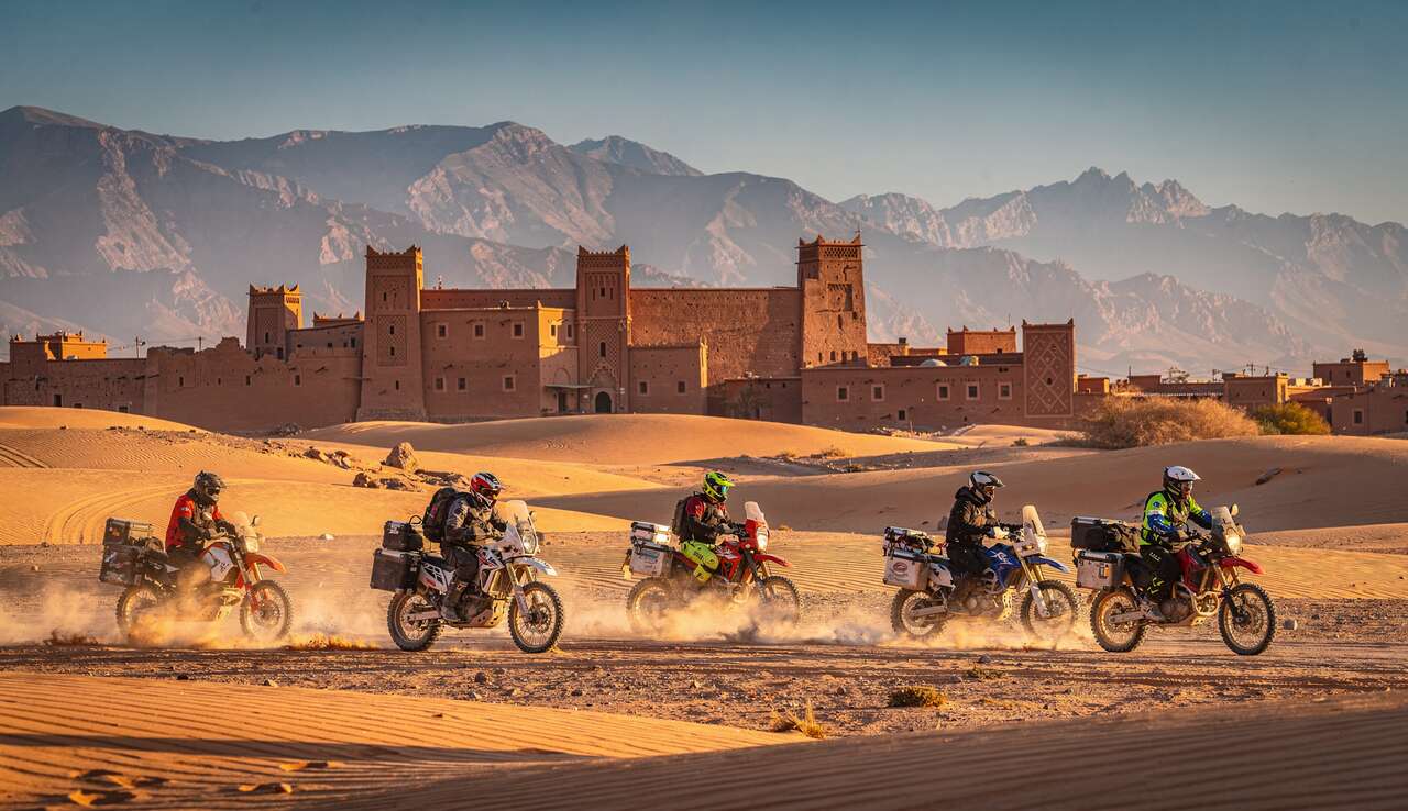 Explorer des paysages &agrave; couper le souffle lors d'un raid moto