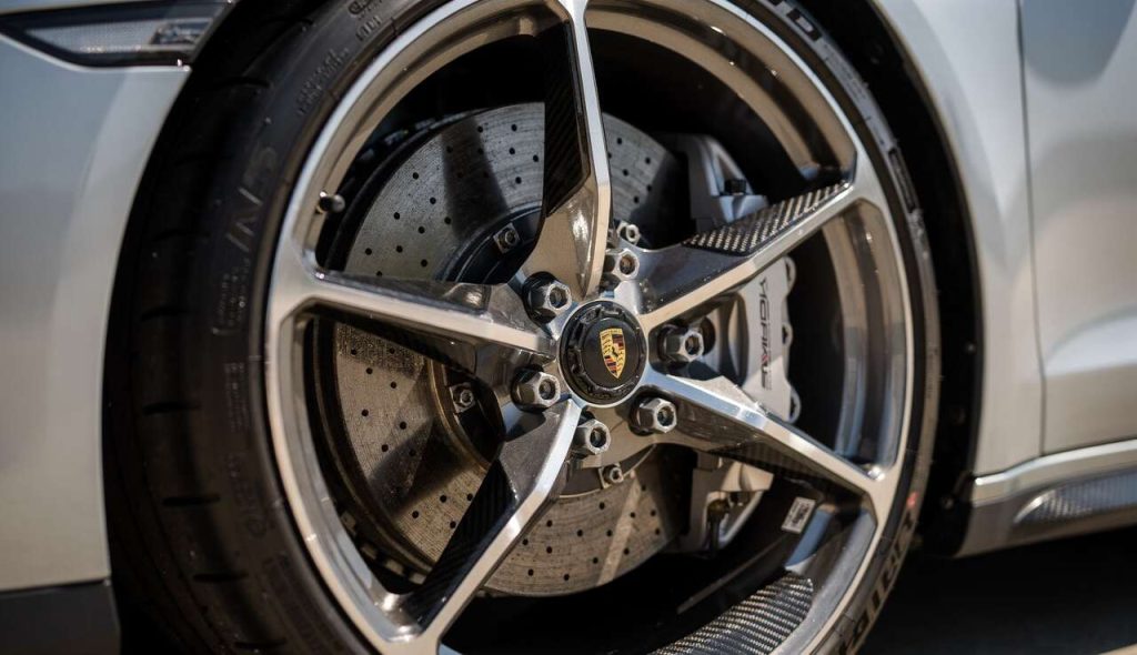 Freins céramiques : avantages et fonctionnement