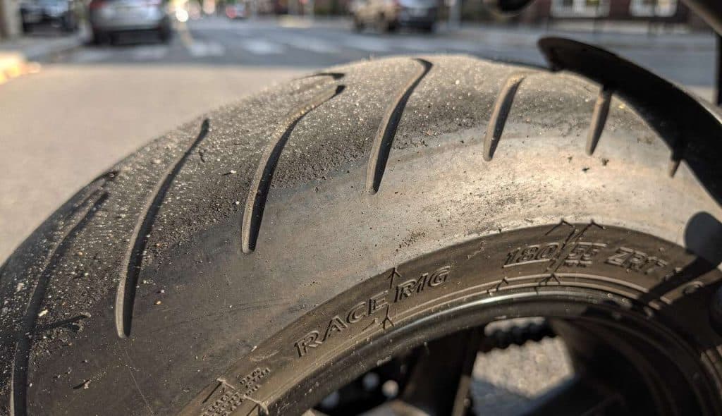 Comprendre la bande de peur sur une moto : explications et solutions