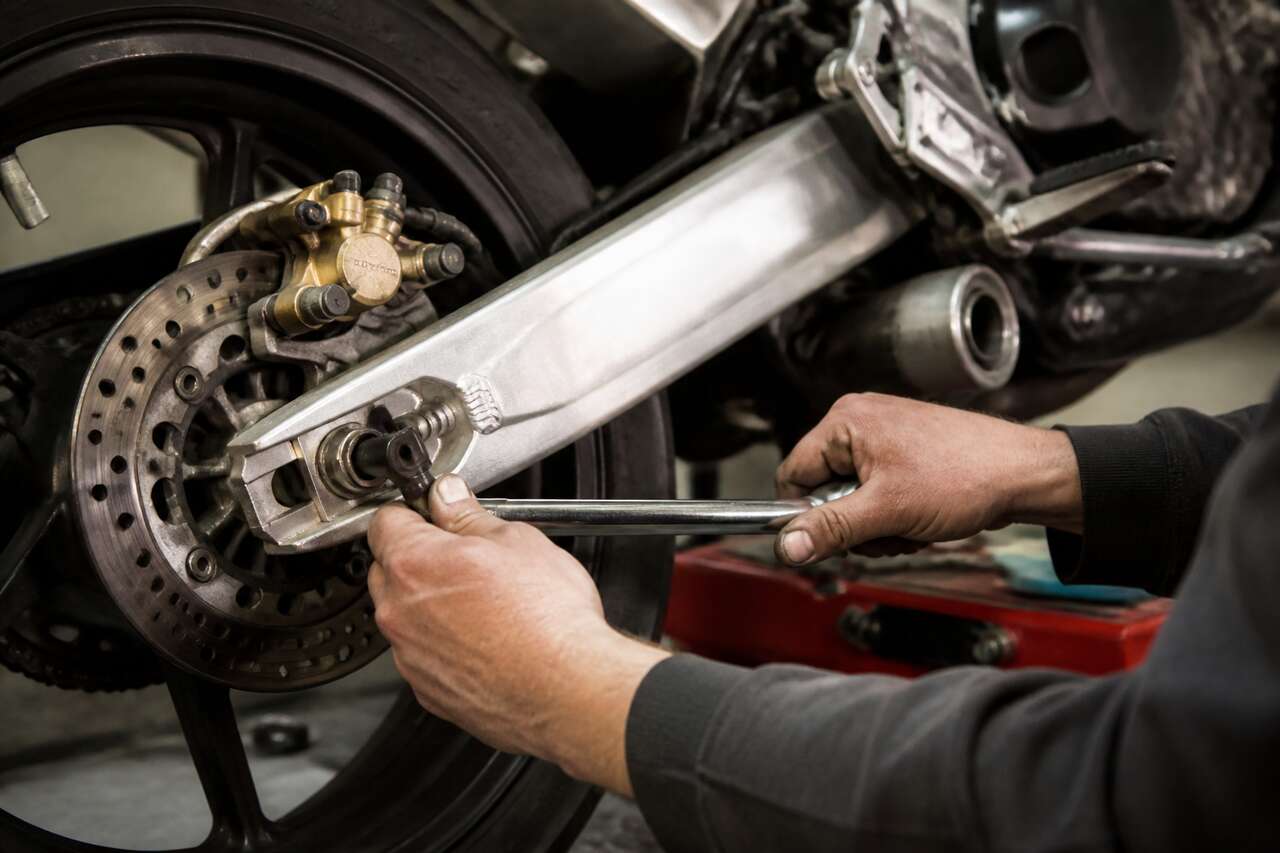 Bras oscillant de moto: rôle, types et points sensibles Bras oscillant de moto: rôle, types et points sensibles