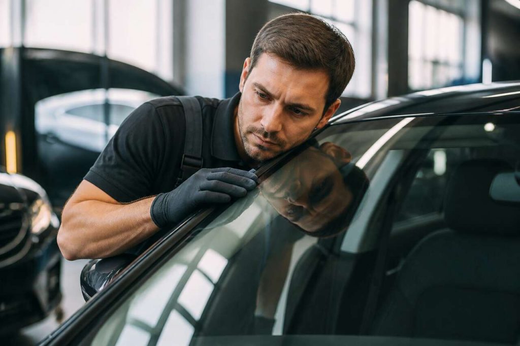 Comment choisir un professionnel pour le changement de pare-brise ?