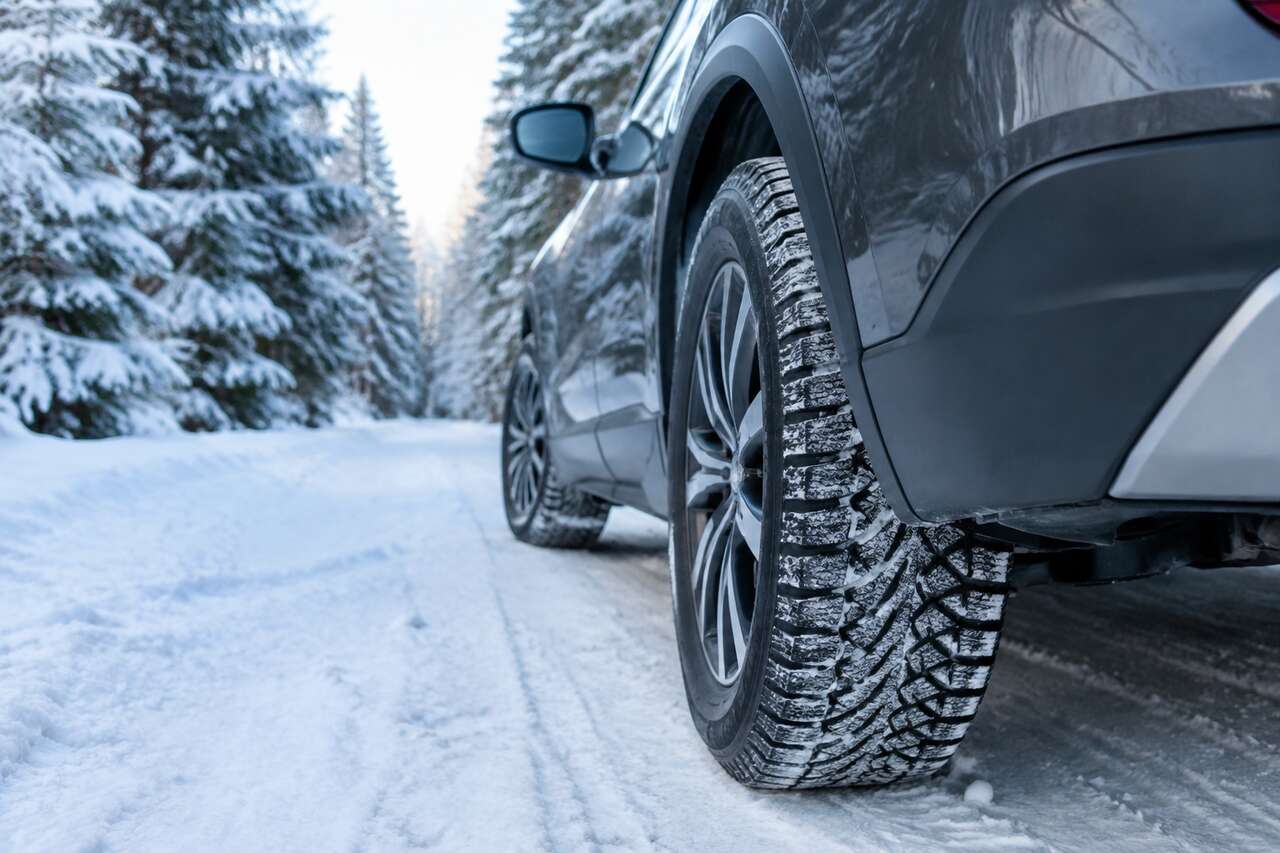 Pourquoi une voiture familiale exige des pneus hiver sp&eacute;cifiques