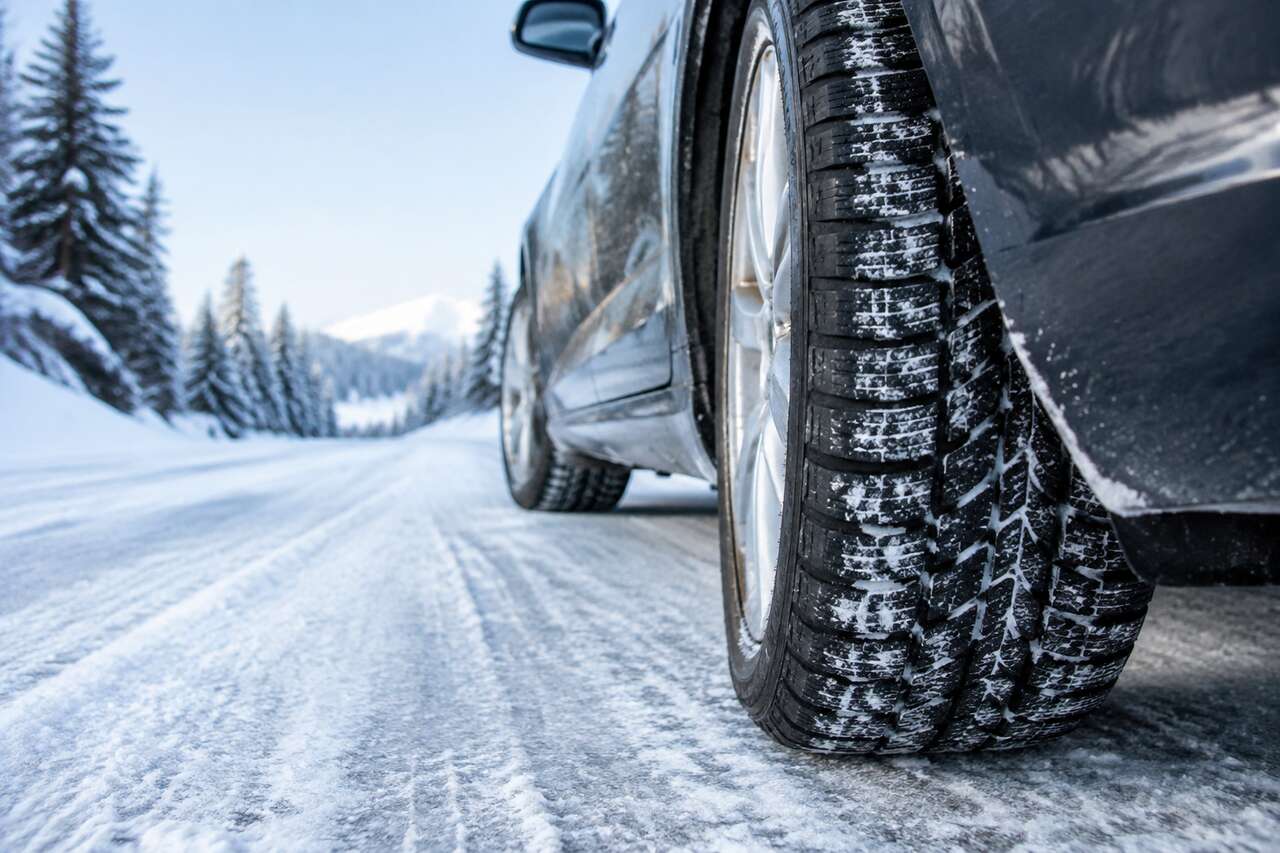 Deux ou quatre pneus hiver : la réponse sécurité et les cas limites Deux ou quatre pneus hiver : la réponse sécurité et les cas limites