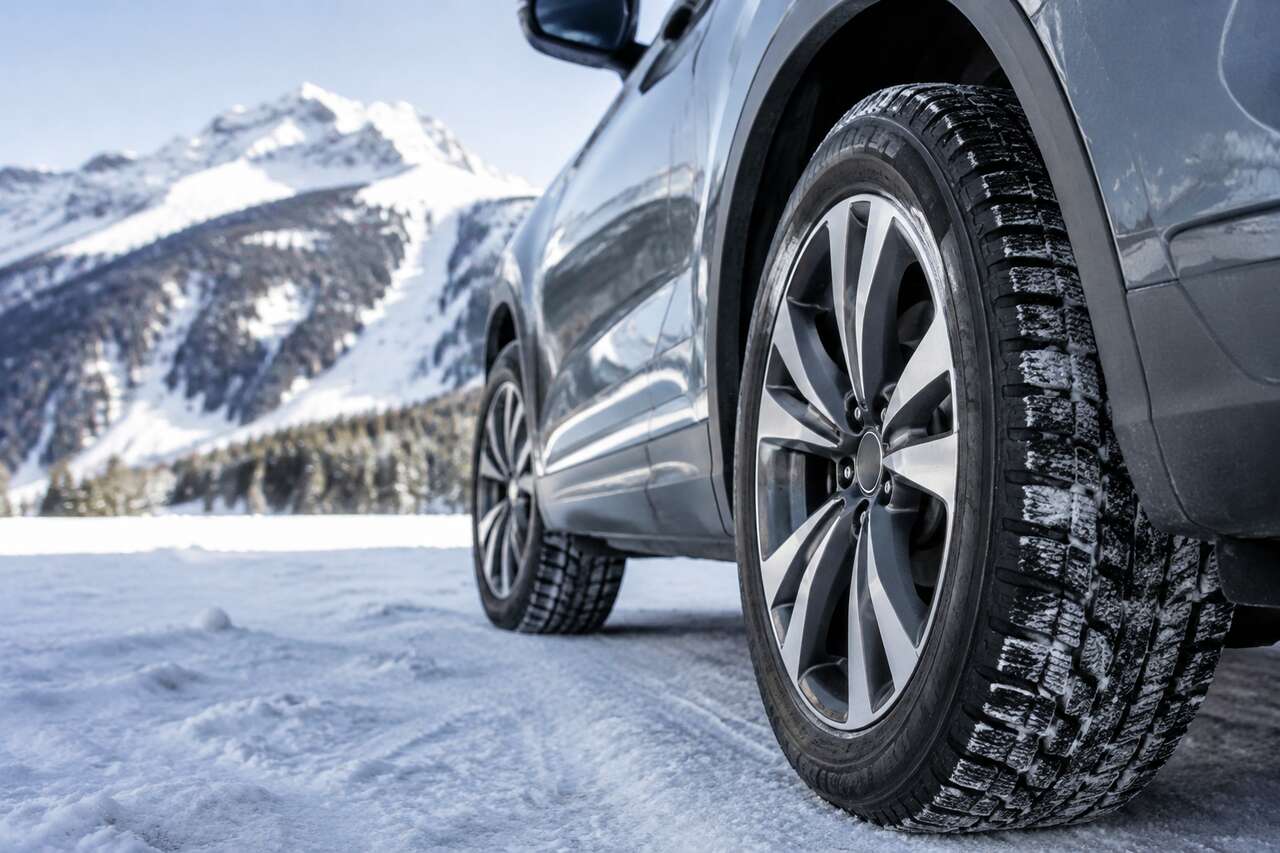 Pneus hiver : pourquoi choisir des jantes adaptées ?
